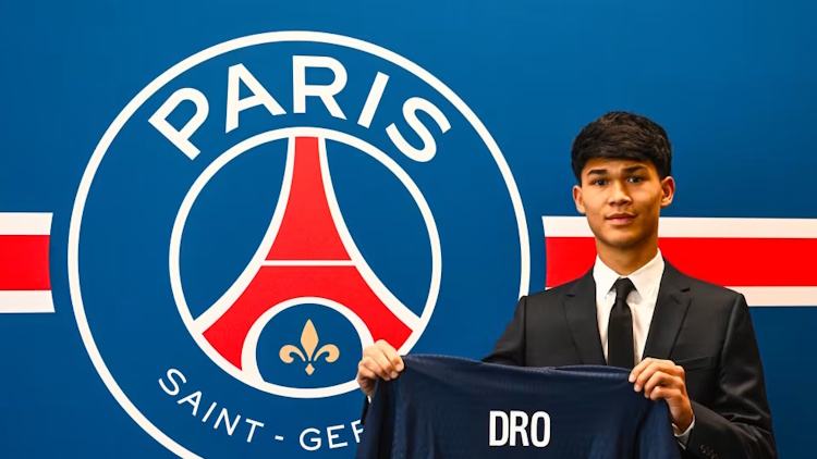 Le PSG a officialisé ce lundi le transfert du jeune et prometteur milieu offensif barcelonais Pedro « Dro » Fernández Sarmiento (18 ans), qui s'est engagé jusqu'en juin 2030.