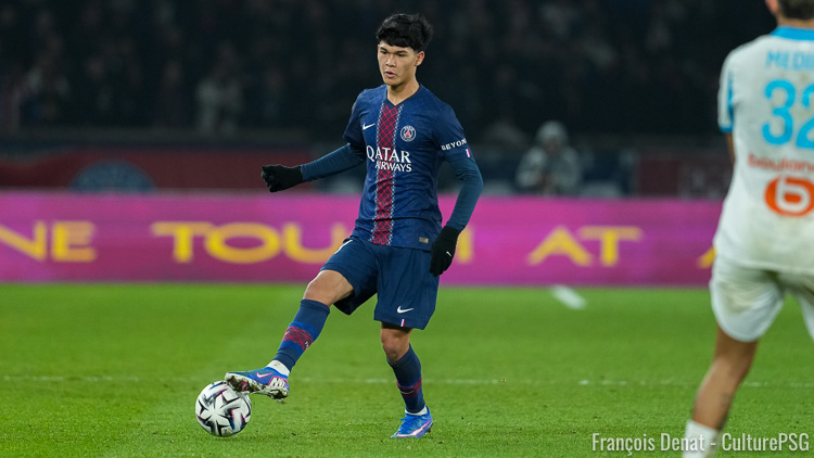 Dro Fernandez a fait ses grands débuts sous les couleurs du PSG dimanche soir en remplaçant Senny Mayulu à la 75e minute du Classique remporté 5-0 face à l'OM. L'occasion d'apprécier la finesse technique du jeune milieu espagnol, qui a fait danser le pauvre Pierre-Emile Hojbjerg.