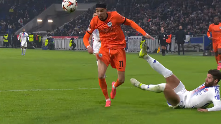 L'OL s'est imposé 3-2 face à l'Eintracht Francfort jeudi soir en Ligue Europa et va arriver à Paris dimanche soir en pleine confiance, à une exception près peut-être.