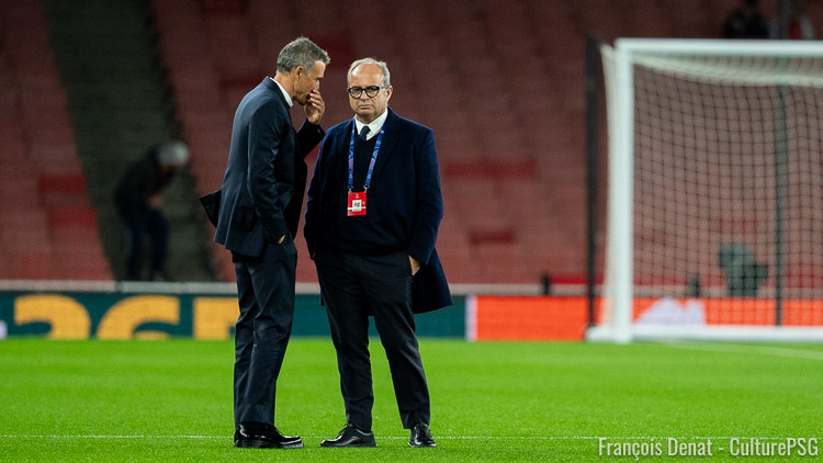 Bien que son directeur sportif soit en fin de contrat au 30 juin prochain, le PSG ne se presse pas pour mener les négociations avec Luis Campos, visiblement au grand dam de ce dernier. Il reste de très nombreux points à régler entre les deux parties, et pas seulement le salaire qui reste le point clé de le négociation.