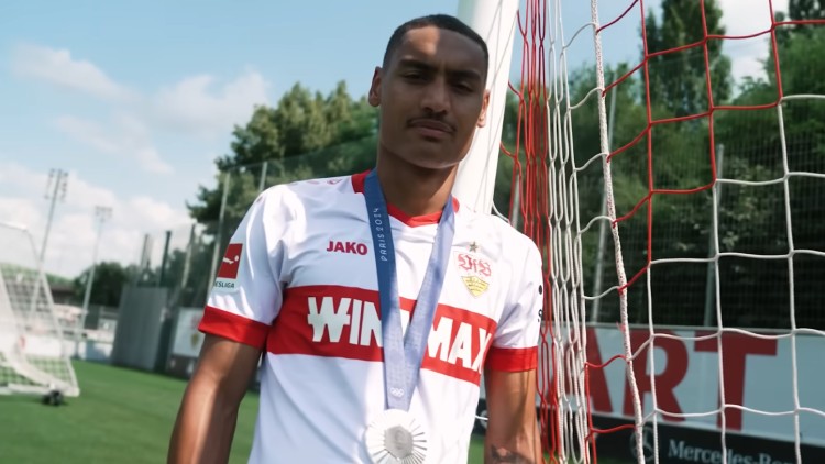 Titulaire indiscutable à Stuttgart, le milieu offensif français Enzo Millot se verrait bien rejoindre un jour le PSG, son club de cœur, qu'il affrontera en janvier prochain en Champions League.