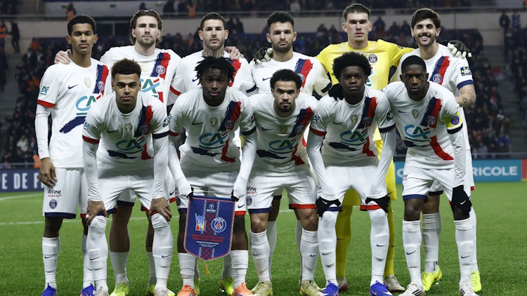 À l'occasion du match contre Fontenay en Coupe de France (4-0), le PSG a porté pour la première fois un nouveau badge sur son maillot. Mais ce n'était pas celui des vainqueurs de la Coupe Intercontinentale récemment gagnée.
