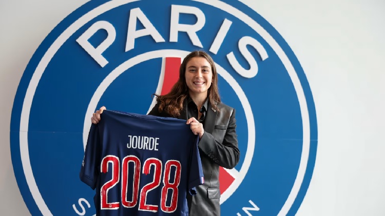 Milieu de terrain internationale canadienne U20, Florianne Jourde rejoint le PSG après avoir évolué aux Trojans de l'Université américaine de l'USC (Californie). Elle signe avec le PSG pour trois saisons, jusqu'en juin 2028.