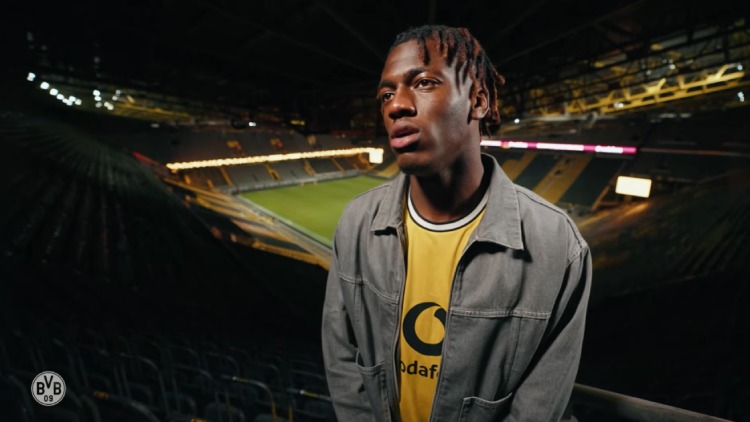 Deux ans après son transfert au RB Salzbourg, Joane Gadou (19 ans) a été transféré mardi au Borussia Dortmund avec l'aval du PSG, qui avait un droit de préférence pour le rapatrier, qu'il a préféré ne pas exercer.