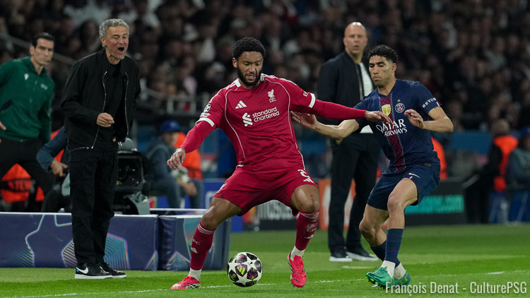 Présent en conférence de presse ce vendredi, à la veille de Liverpool/Fulham et à quatre jours de Liverpool/PSG, Arne Slot a donné des nouvelles de son effectif et fait part de son inquiétude concernant deux titulaires de mercredi dernier au Parc des Princes.