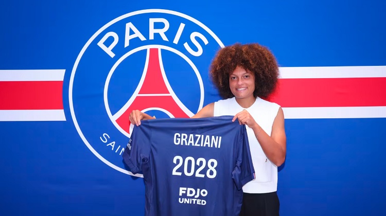 Le Paris Saint-Germain annonce sur ses réseaux officiels la signature du premier contrat professionnel d’Ornella Graziani. L’attaquante formée au club est désormais liée avec le PSG jusqu’au 30 juin 2028.