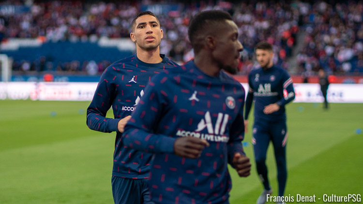 Anciens coéquipiers au PSG lors de la saison 2021/2022, Idrissa "Gana" Gueye et Achraf Hakimi étaient capitaines du Sénégal et du Maroc dimanche soir en finale de la CAN 2025 et ne se sont pas fait de cadeaux pendant le match, s'accrochant même sérieusement lors de la polémique du penalty. Au coup de sifflet final, le Sénégalais a même chambré le Marocain, qui a ensuite passé la nuit au téléphone avec Kylian Mbappé.