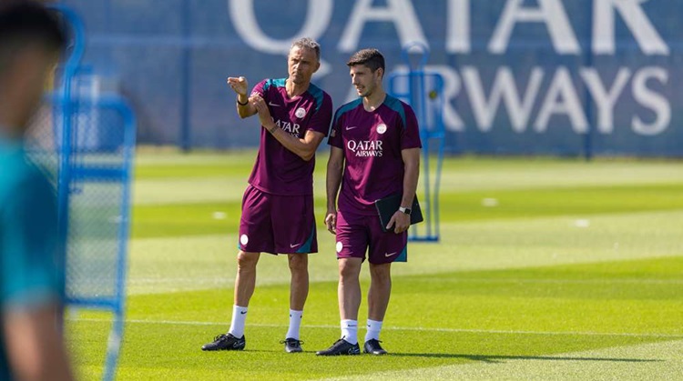 Le PSG a annoncé l'arrivée d'un nouveau membre dans le staff de l'entraîneur espagnol Luis Enrique, son compatriote Guillem Hernandez Folguera, passé par le FC Barcelone notamment. Une nomination à un poste qui était déjà occupé, sous-entendant une promotion interne... ou un changement dans le staff.