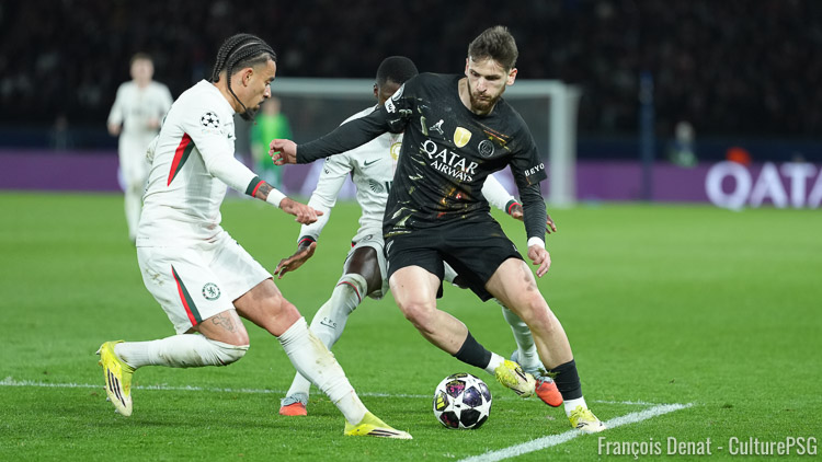 La spectaculaire victoire 5-2 du PSG face à Chelsea mercredi soir en Champions League a attiré 1,79 million de téléspectateurs en moyenne selon Médiamétrie. Une audience très correcte, mais surprenante en comparaison à celle du PSG/Liverpool de la saison passée. Explications.