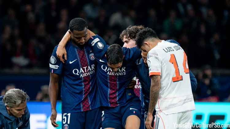 Après Désiré Doué, qui s'est blessé à Lorient, Achraf Hakimi, Ousmane Dembélé et Nuno Mendes ont rejoint l'infirmerie du PSG après la défaite du Bayern Munich, avec des blessures plus ou moins grave. Le point complet sur les matches que les blessés parisiens devraient manquer.