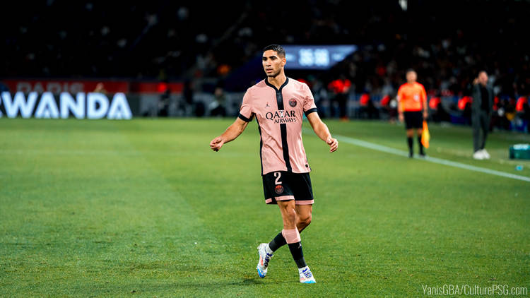 En déplacement au Groupama Stadium ce dimanche soir, le PSG vient de marquer un premier but par l'intermédiaire d'Achraf Hakimi, parfaitement servi par Bradley Barcola. Voici ce but de Hakimi contre l'OL en video : 