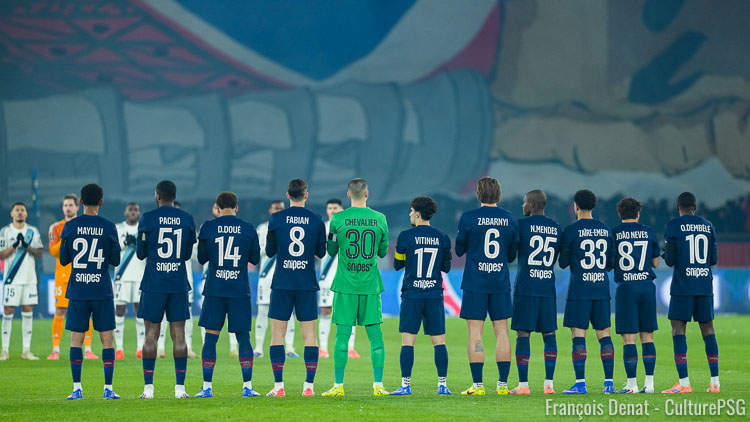 En marge du derby face au Paris FC, le PSG et le Parc des Princes ont rendu un bel hommage à Jean-Louis Gasset, décédé le 26 décembre dernier. Guillaume Hoarau, qui l'a connu en équipe de France, lui a aussi rendu un émouvant hommage au micro de Ligue 1+.
