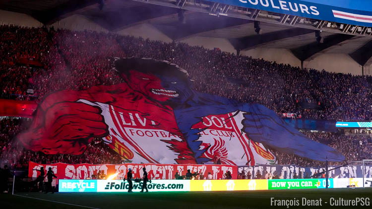Les supporters du PSG ont déployé en tribune Boulogne et Auteuil un magnifique tifo mercredi soir avant la victoire 2-0 face à Liverpool. Un tifo représentant Hulk, le célèbre personnage de Marvel, en train de déchirer le logo des Reds.