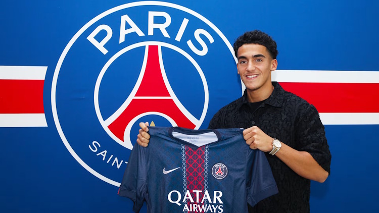 Le PSG a officialisé ce lundi quatre prolongations de contrat chez les jeunes ainsi que le recrutement de sept joueurs. Sur ces 11 éléments, trois évolueront avec les U19 la saison prochaine, le reste renforcera le groupe Espoirs.