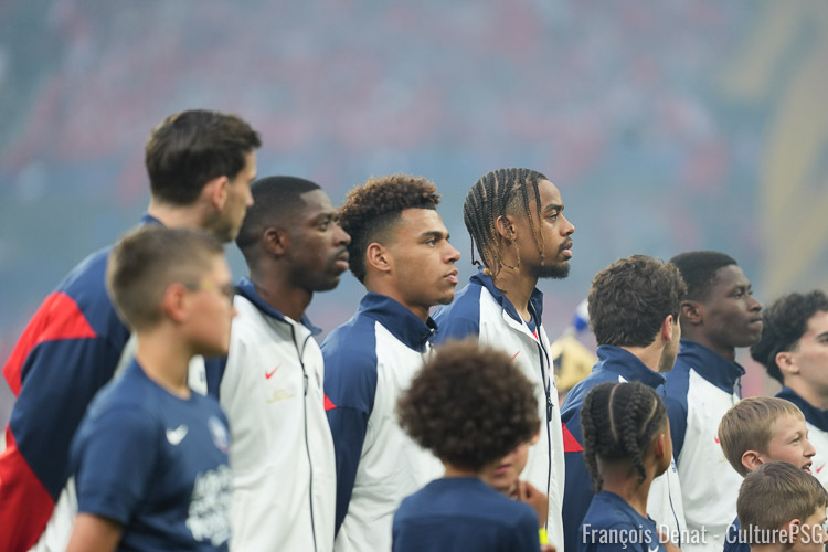 Le quart de finale de Coupe du monde des clubs PSG - Bayern Munich se joue samedi après-midi (18h en France) à Atlanta, une affiche qui éliminera une des deux équipes. Avant ce match qui s'annonce de très haut niveau, voici notre analyse des cotes du match PSG - Bayern proposées par PARIONS SPORT en Ligne.