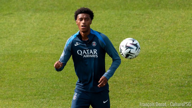 Quasiment un mois après Quentin Ndjantou, le PSG a officialisé la signature du premier contrat professionnel de Noham Kamara, lui aussi né en 2007 et intégré au groupe pro depuis plusieurs mois.