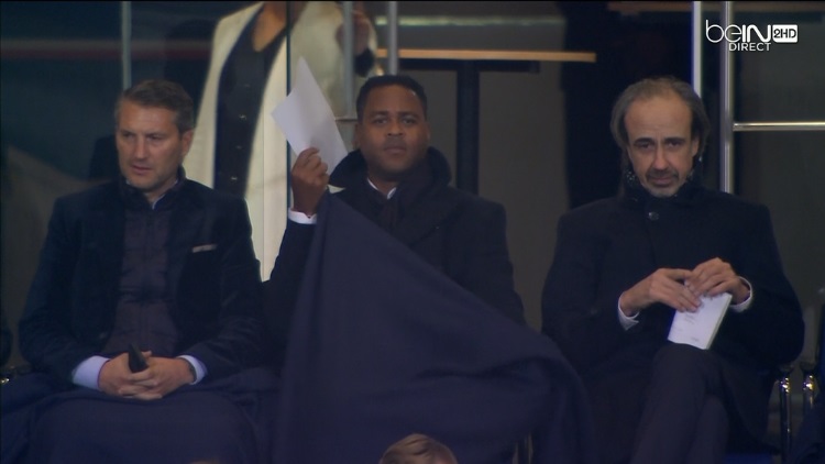 Fait rare à Charléty pour le match des féminines en Champions League, tout l'état major du PSG était présent en tribune officielle puisque le directeur du football Patrick Kluivert, le directeur sportif Olivier Létang et  le responsable de la section féminine Philippe Boindrieux étaient ensemble pour la partie.