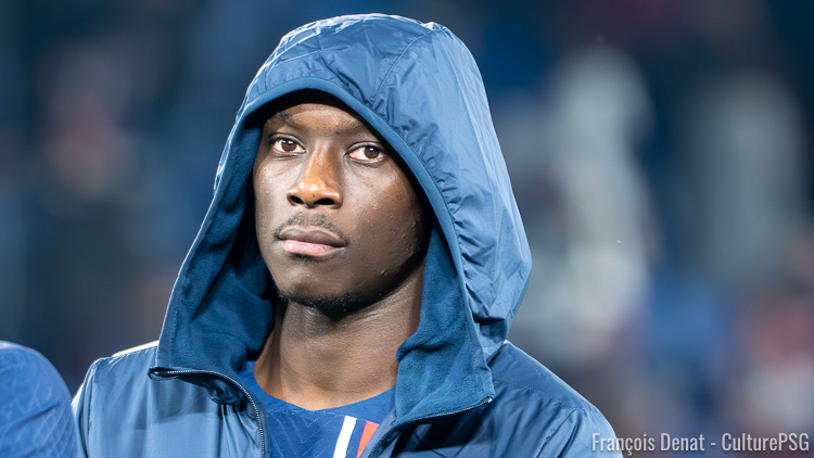 Victime d'une petite frayeur mardi au moment de rejoindre un aéroport londonien, Randal Kolo Muani se retrouve de nouveau au cœur des rumeurs à quelques jours de la fin du mercato d'hiver.