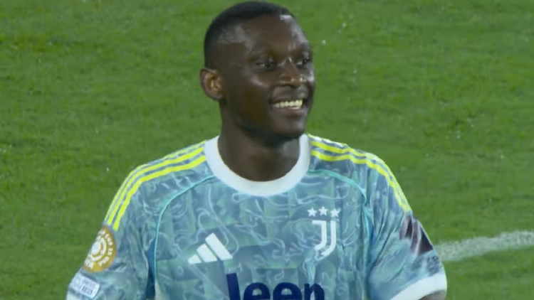 Prêté depuis janvier à la Juventus Turin, Randal Kolo Muani a inscrit un doublé cette nuit lors de la victoire 5-0 des Italiens face aux Émiratis d'Al-Ain. Après le match, l'international français a répété vouloir rester à la Juventus au-delà de la Coupe du monde des clubs.