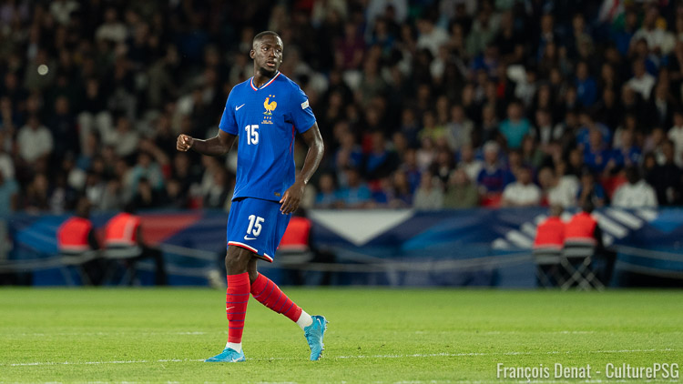 Régulièrement placé dans le viseur du PSG, le défenseur de Liverpool Ibrahima Konaté (25 ans) est de nouveau lié au club parisien. Selon plusieurs sources, le natif de la capitale serait tenté par un transfert au PSG, lui dont la situation contractuelle à Liverpool n'est pas très claire.