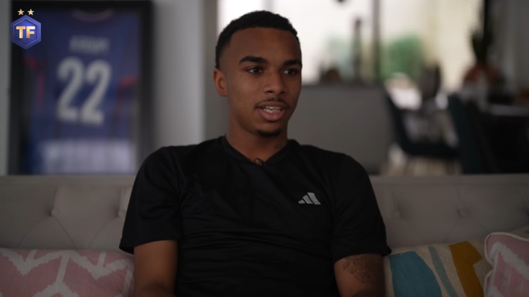 L'intérêt du PSG pour le talentueux attaquant français Éli Junior Kroupi (Bournemouth) se confirme, comme celui d'autres cadors du football européen. Son prix reste à définir, mais sera forcément très élevé.