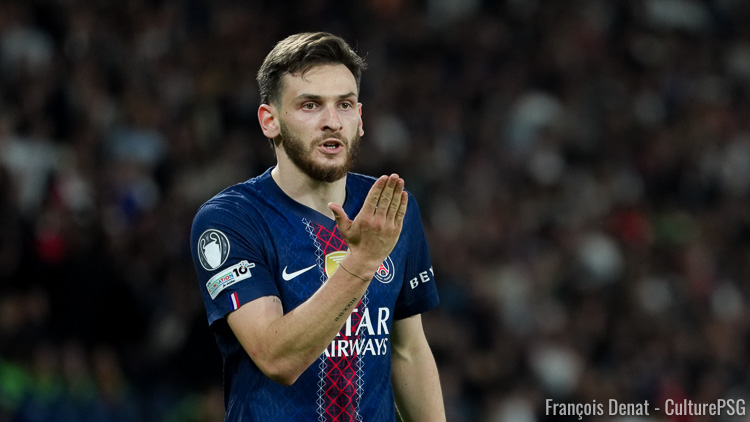 En grande forme actuellement, Khvicha Kvaratskhelia était présent en conférence de presse ce lundi à la veille du choc PSG/Bayern, en demi-finale aller de Champions League. Le Géorgien a évoqué son record de buts, les retrouvailles avec les Bavarois et Neuer, ainsi que son surnom Kvaradona. Voici ses propos en intégralité traduits par nos soins.