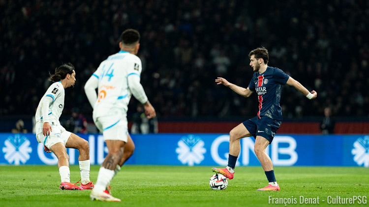Après à peine dix jours d'absence, l'ailier du PSG Khvicha Kvaratskhelia va faire son retour dans le groupe dès ce dimanche soir pour PSG/OM. Une très bonne nouvelle pour le PSG.
