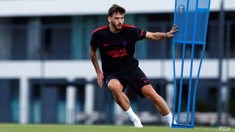 La reprise de l'entraînement du PSG a eu lieu ce lundi et le groupe parisien était pour le moins limité en nombre : seuls neuf joueurs étaient présents au Campus PSG...