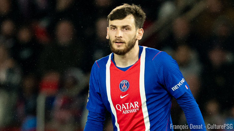 Après avoir joué 90 minutes vendredi dernier avec la Géorgie, et marqué sur penalty contre le Bahreïn, Khvicha Kvaratskhelia est en vacances pour 7 semaines, soit jusqu'au 25 juillet. Et le double champion d'Europe parisien a décidé de commencer ses vacances à la neige, au pays.
