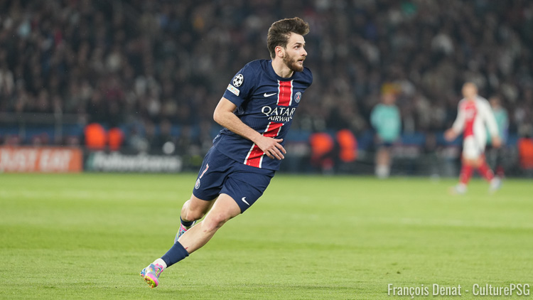 Après deux jours de repos, les joueurs du PSG ont repris le chemin de l'entraînement mardi à Poissy. Khvicha Kvaratskhelia s'est bien entraîné, mais pas Presnel Kimpembe.