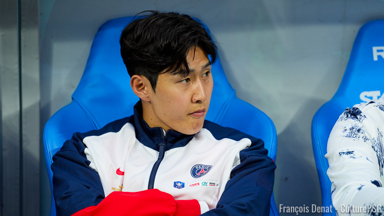 Quelques mois après le transfert de Khvicha Kvaratskhelia, le PSG et Naples pourraient de nouveau faire affaire lors du mercato estival, le champion d'Italie visant deux milieux de terrain parisiens.