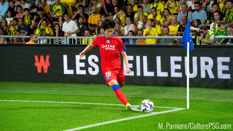 Evoquées par la presse espagnole début août, les envies d'ailleurs de Lee Kang-in sont confirmées dans l'édition du jour de L'Equipe. Fort de plusieurs intérêts, le Sud-Coréen veut étudier ses options et n'exclut pas de quitter le PSG d'ici la fin du mercato.