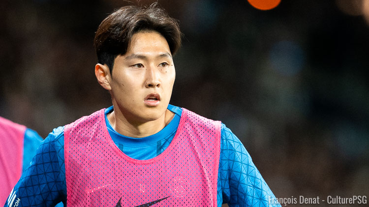 A un an de la Coupe du monde 2026, la presse coréenne s'inquiète pour sa star Lee Kang-in, bien partie pour rester au PSG avec un temps de jeu limité.