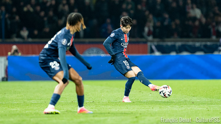 Même si sa blessure à la cheville n'est pas considérée comme très sérieuse, Lee Kang-in a bien été renvoyé à Paris par la sélection nationale sud-coréenne. Il pourrait louper entre un et trois matches.