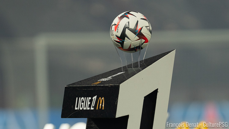 Malgré sa belle victoire contre Monaco (4-1) vendredi soir, le PSG n'a pas creusé l'écart en tête de la Ligue 1, son principal poursuivant ayant gagné.
