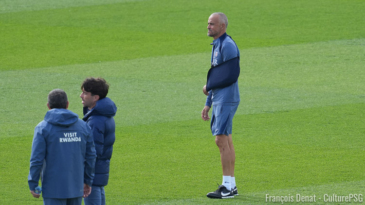 Alors que les supporters parisiens seront interdits de déplacement à Marseille dimanche, plus d'un demi-millier d'ultras parisiens étaient présents au Campus PSG pour le dernier entraînement avant OM/PSG.