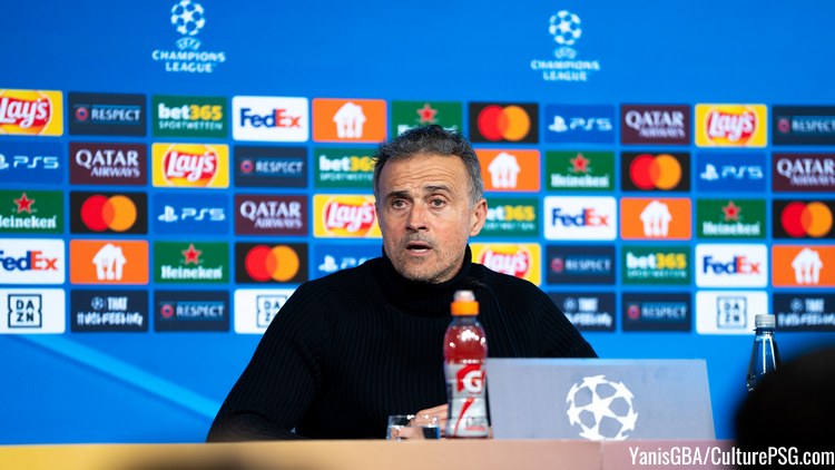 Après un barrage aller très bien négocié par son équipe face à Brest (3-0), Luis Enrique n'a nullement versé dans le triomphalisme en conférence de presse, bien au contraire. S'il a apprécié de gagner largement face à un adversaire compliqué, il ne s'emballe pas pour la suite. Il a aussi fait l'apologie de Vitinha et Dembélé, brillants ce mardi.