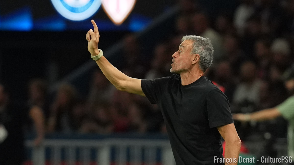 Vendredi soir, juste avant de s'incliner face à Monaco (1-2), le PSG a officialisé les prolongations de cinq joueurs ainsi que celle de Luis Enrique. Le président Nasser al-Khelaïfi a réagi en annonçant « vouloir construire dans la durée » avec ces Parisiens prolongés jusqu'en 2030 au minimum.