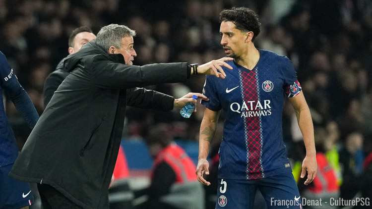 Après un PSG/OM (5-0) qui a ravi le public et les observateurs, l'entraîneur parisien Luis Enrique était pourtant plutôt calme et mesuré en conférence de presse. Il est revenu sur le match, sans en faire trop, s'est enflammé pour Ousmane Dembélé et a même été taquin avec la presse espagnole qui l'interrogeait sur son avenir. Voici ses propos complets, retranscrits et traduits par nos soins.