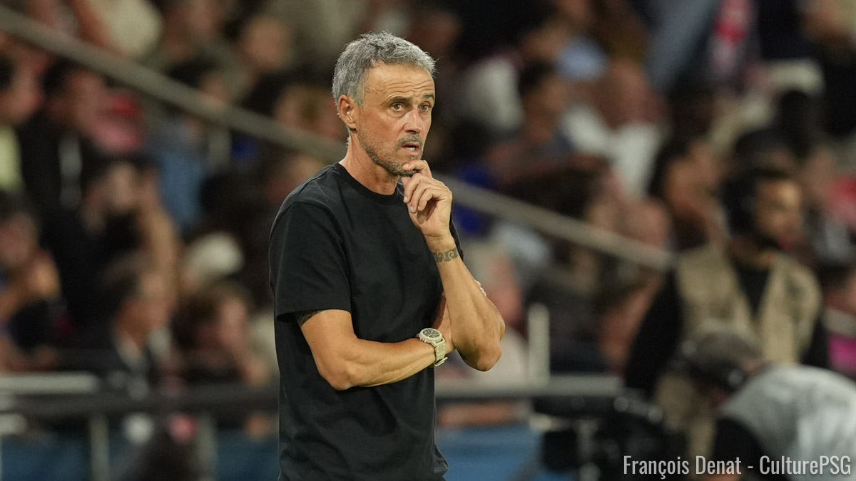 Après le large et flamboyant de son équipe contre le Slovan Bratislava (6-1), c'est un Luis Enrique ravi et en pleine forme qui s'est présenté en conférence de presse. Signe que tout allait bien, il a même évoqué plusieurs cas individuels, notamment Ousmane Dembélé, Ferran Torres, Maghnes Akliouche ou encore Dro Fernandez. Voici ses propos complets, traduits et retranscrits par nos soins.