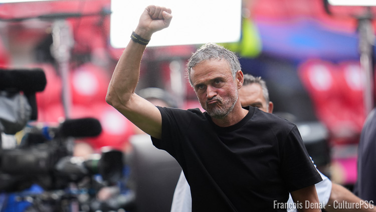 Après la victoire de son équipe en Supercoupe d'Europe face à Aston Villa, l'entraîneur du PSG Luis Enrique a répondu aux questions de la presse internationale. Il s'est largement satisfait de la victoire vu la forme précaire de son équipe et savourait surtout un nouveau trophée décroché. Il a aussi commenté les premiers pas de sa recrue Maghnes Akliouche, titulaire surprise. Voici ses propos complets, traduits et retranscrits par nos soins.