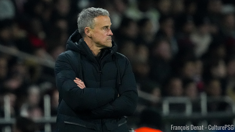 Après un match nul frustrant concédé contre Newcastle qui a sorti son équipe du top 8, l'entraîneur parisien Luis Enrique n'était pas spécialement énervé en conférence de presse d'après-match, si ce n'est contre le calendrier. Il a commenté la partie, estimant que son équipe aurait dû gagner, mais aussi quelques choix forts comme celui de titulariser Safonov. Voici ses propos complets, retranscrits et traduits par nos soins.