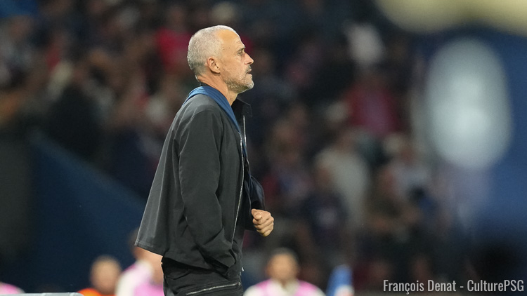 Si le PSG est reparti de Barcelone mercredi soir avec les trois points de la victoire, c'est notamment parce que l'équipe de Luis Enrique a très bien su utiliser les failles du système défensif du Barça. Explication en vidéo par Victor Lefaucheux, analyste tactique.