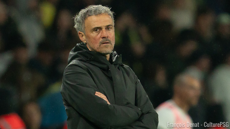 C'est un Luis Enrique satisfait mais bien au courant qu'il était déjà champion de France qui s'est présenté face à la presse après la victoire à Lens. L'entraîneur du PSG a fait court, soulignant malgré tout l'immense performance de Safonov dans le but et restant relativement énigmatique sur la sortie de Barcola. Voici ses propos complets, retranscrits par nos soins.