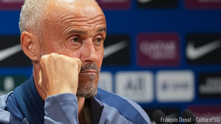 C'est un Luis Enrique heureux mais loin d'être triomphaliste qui s'est présenté en conférence de presse après Barça/PSG (1-2), même s'il a évidemment jugé la victoire méritée. Il a également évoqué l'immense match de ses deux latéraux, la belle performance des jeunes ou encore la suite de la compétition. Voici ses propos complets, retranscrits et traduits par nos soins.