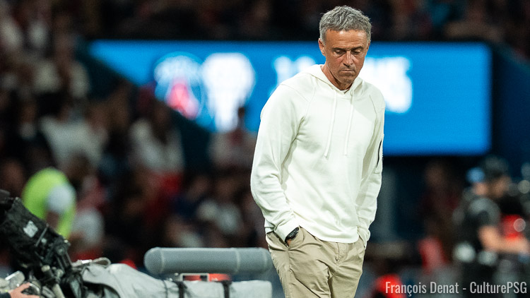 Quelques jours après sa fracture de la clavicule, Luis Enrique va mieux : l'entraîneur du PSG a été opéré avec succès et attaque sa convalescence.