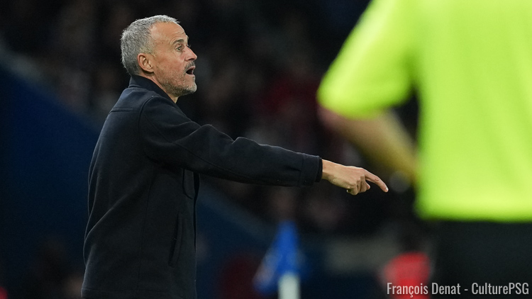 Malgré le match nul (3-3) de son équipe face à Strasbourg, Luis Enrique était loin d'être abattu ou défaitiste en conférence de presse après le match. L'entraîneur du PSG a largement reconnu les mérites des adversaires, mettant aussi en avant le fait qu'il doit faire des choix de gestion pas évidents mais qui payeront probablement plus tard dans la saison. Voici ses propos complets, retranscrits par nos soins.