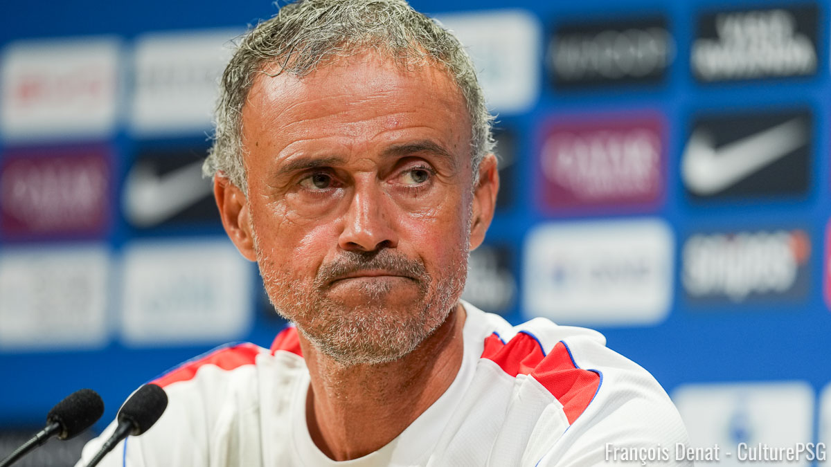 Luis Enrique s'est présenté en conférence de presse ce mardi, à la veille de la 1ère journée de Ligue des Champions face au Slovan Bratislava (21h00). L'entraîneur parisien est notamment revenu sur la pression constante qu'il met à ses joueurs. Voici ses propos complets, retranscrits par nos soins, à Poissy.