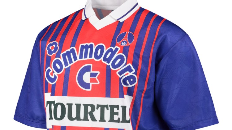 C'est Noël avant l'heure sur la boutique en ligne du PSG où de nombreux produits, même récents, sont en promotion, avec jusqu'à 20% de réduction. Maillots rétro, sweats, tee-shirts ou encore vestes sont concernés par ces PSG Fan Days.