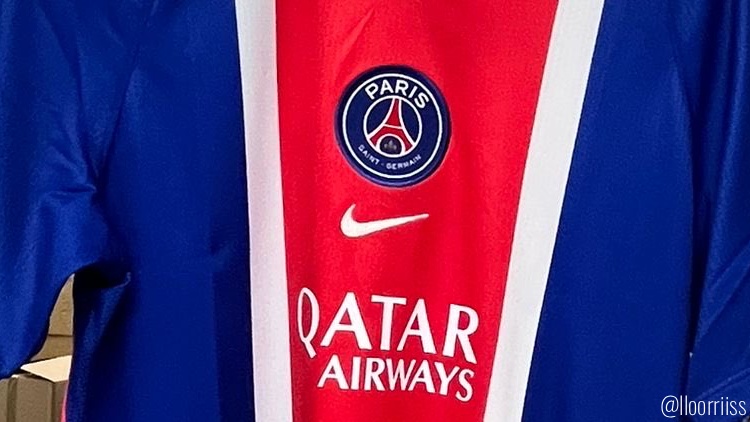 Une nouvelle image du futur maillot domicile du PSG pour la saison 2026/2027 a fuité ces dernières heures sur la toile et est beaucoup plus parlante que les précédentes fuites.